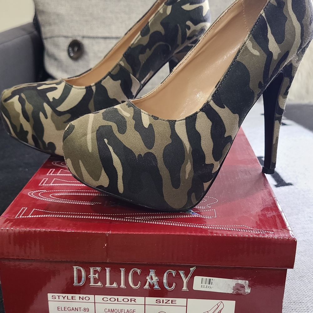 Delicacy Green Heels Elegant Style